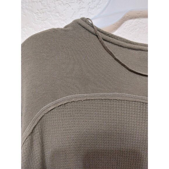 FREE PEOPLE We the free army green long sleeve flowy thumb hole size m - Picture 7 of 8